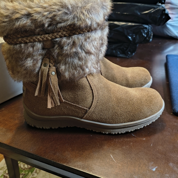 Minnetonka Women Minnetonka Tan Faux Fur Winter Boots